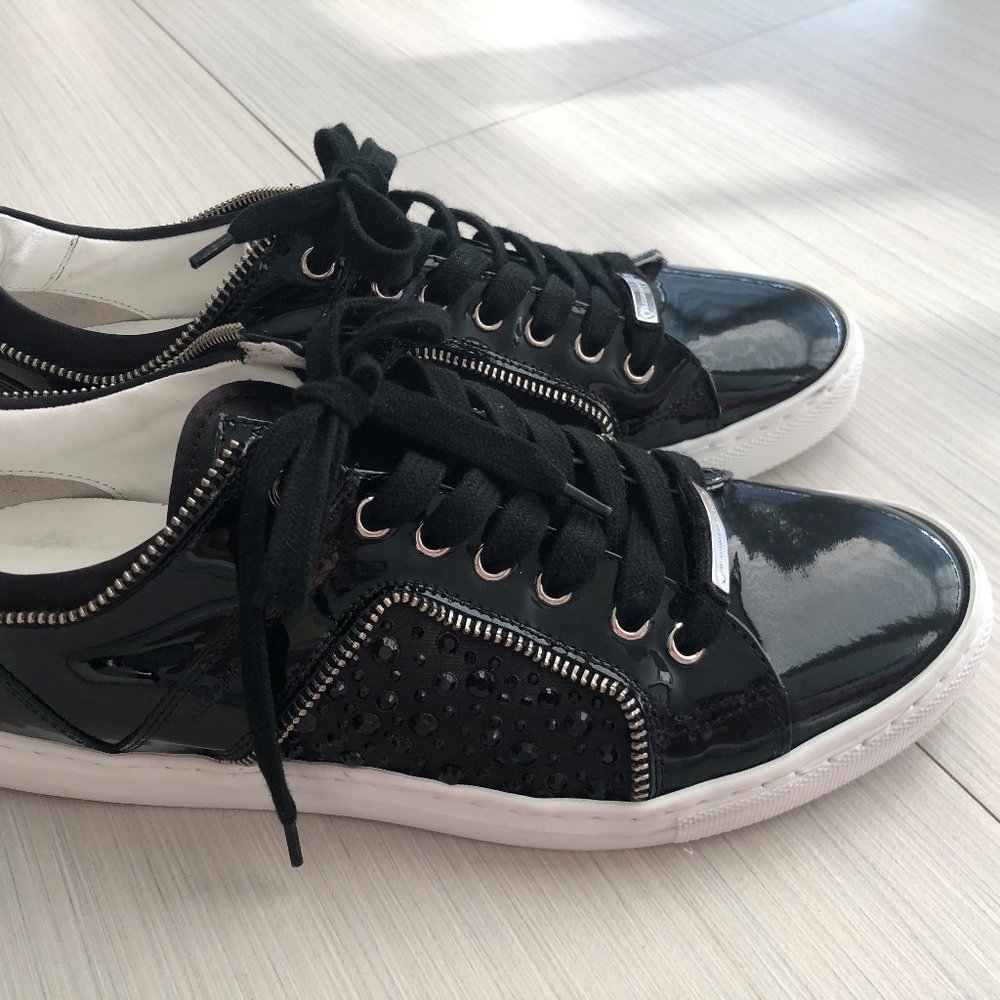 Patent studded athletic